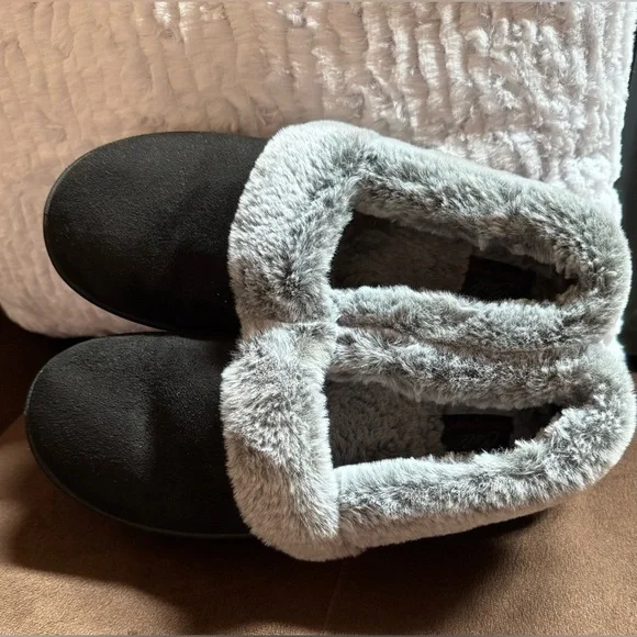 Skechers Black and Gray Women's Slippers - Picture 2 of 6